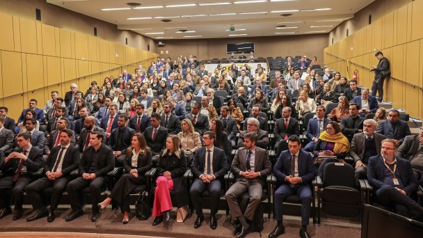 Plateia e empossados durante o evento
